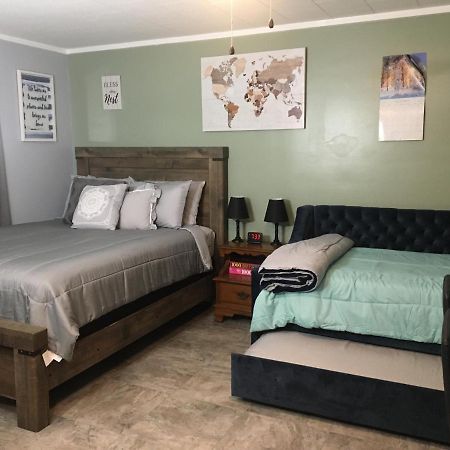 Home Away From Home, Recently Renovated North Troy Екстер'єр фото