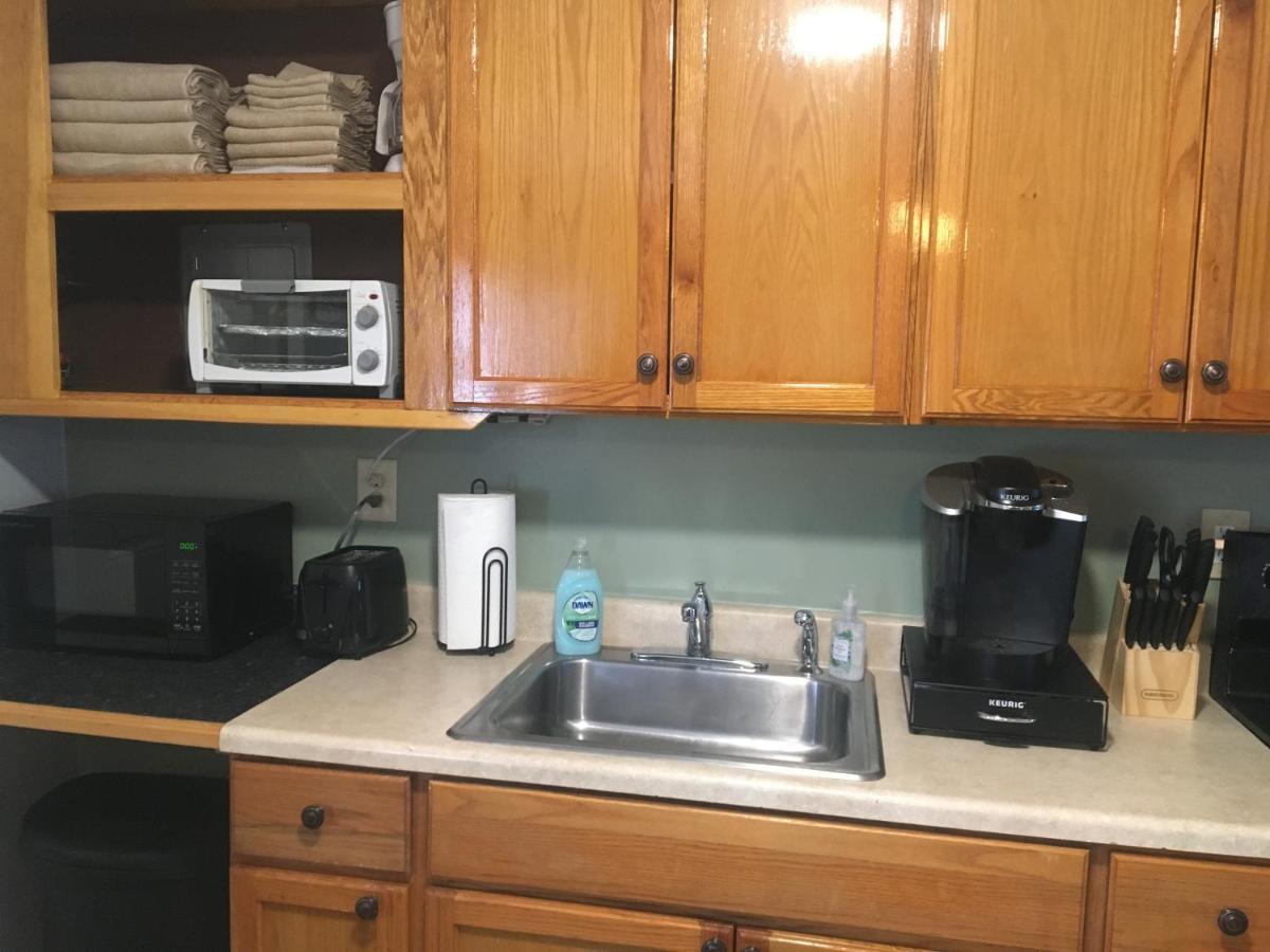 Home Away From Home, Recently Renovated North Troy Екстер'єр фото
