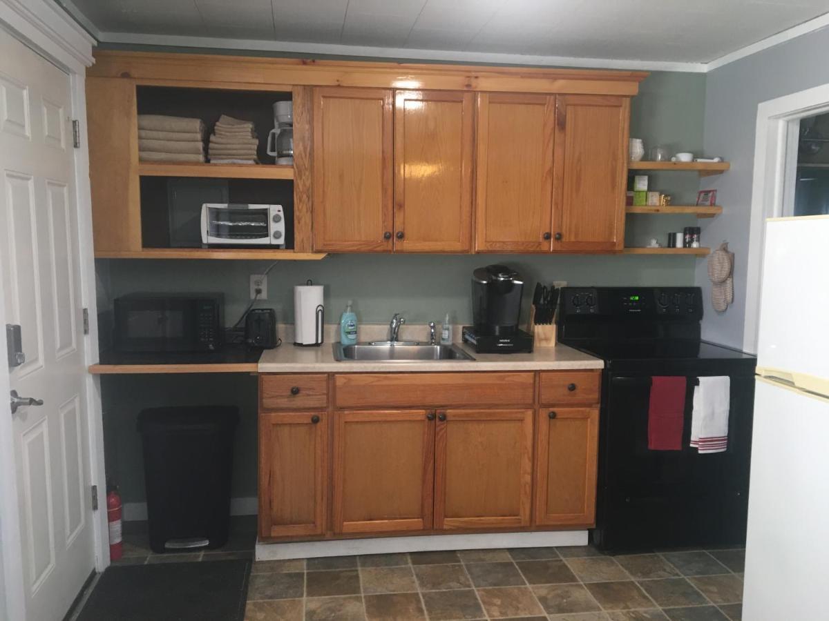 Home Away From Home, Recently Renovated North Troy Екстер'єр фото