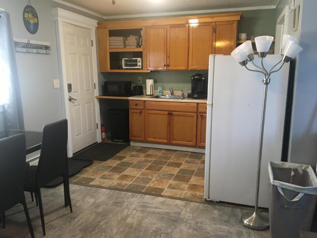 Home Away From Home, Recently Renovated North Troy Екстер'єр фото