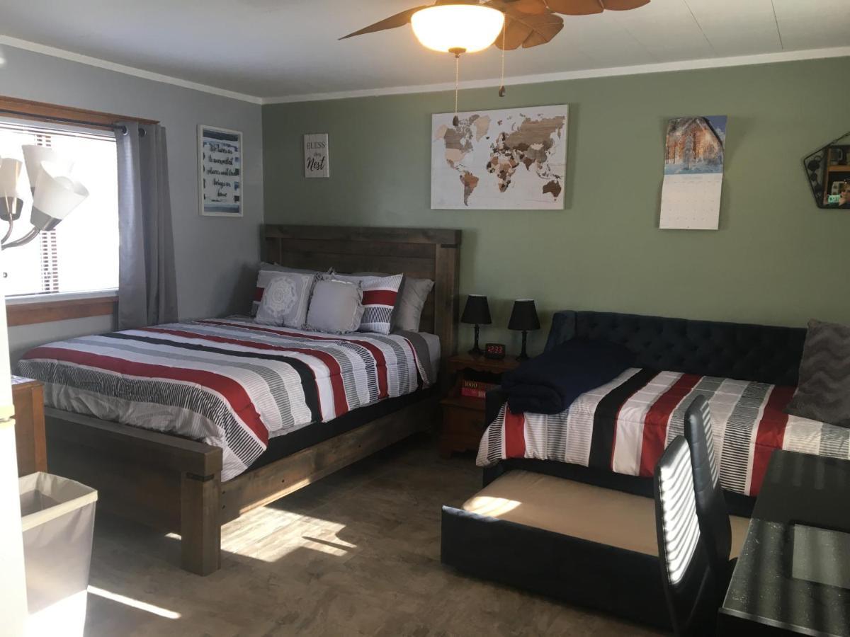 Home Away From Home, Recently Renovated North Troy Екстер'єр фото