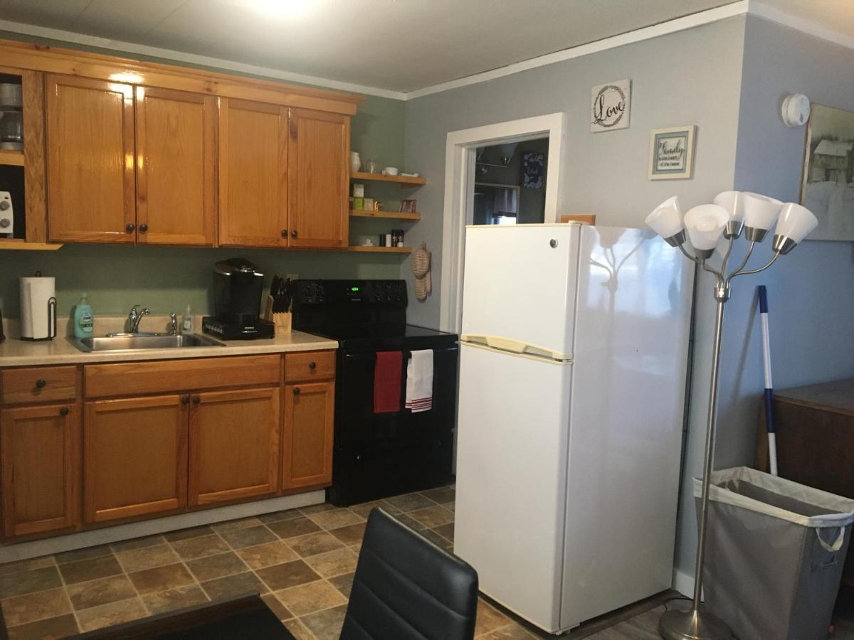 Home Away From Home, Recently Renovated North Troy Екстер'єр фото