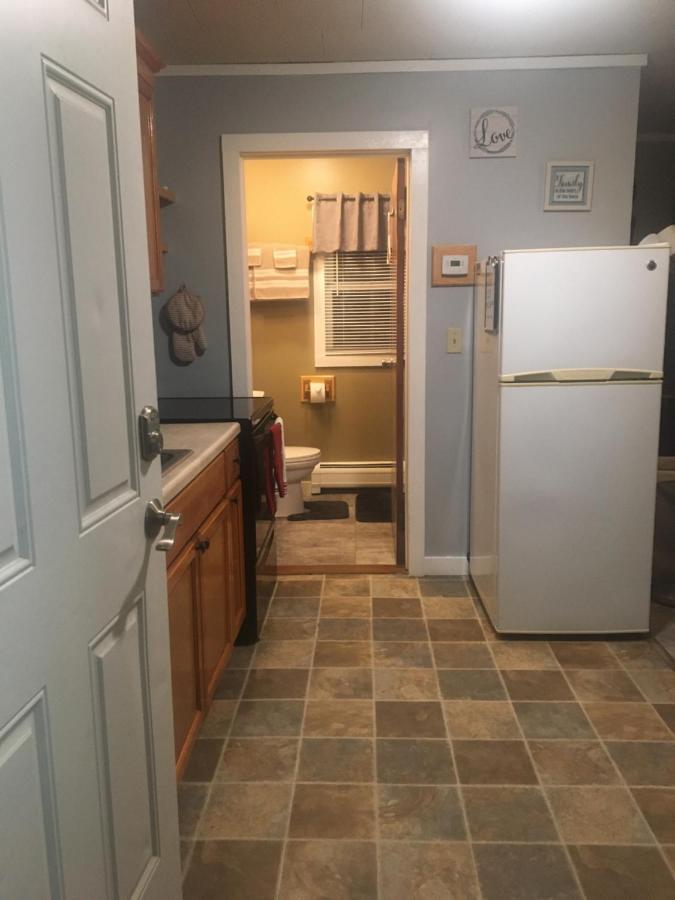 Home Away From Home, Recently Renovated North Troy Екстер'єр фото
