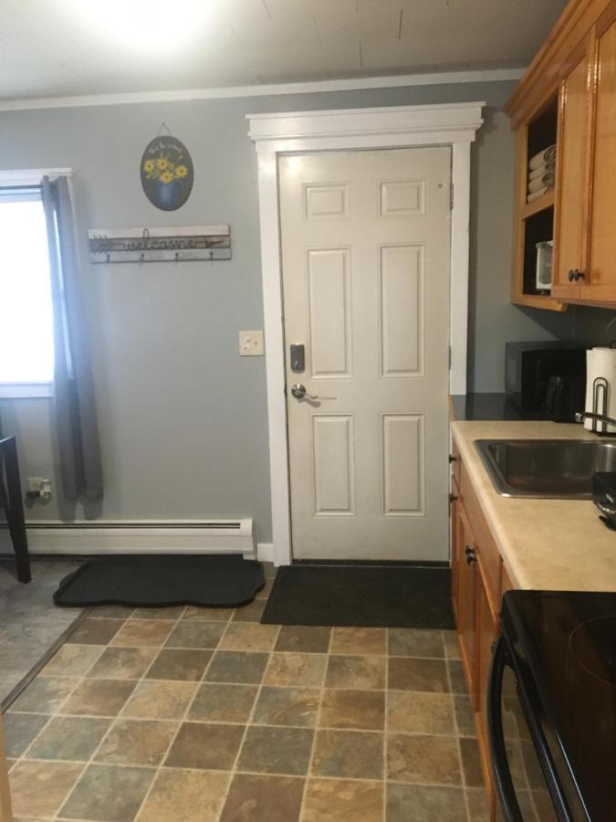 Home Away From Home, Recently Renovated North Troy Екстер'єр фото