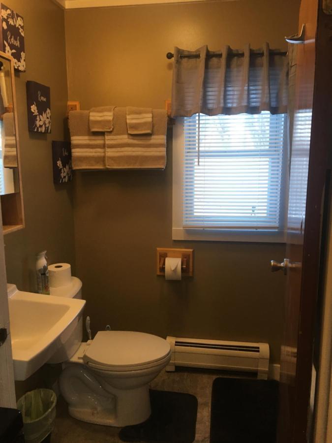 Home Away From Home, Recently Renovated North Troy Екстер'єр фото
