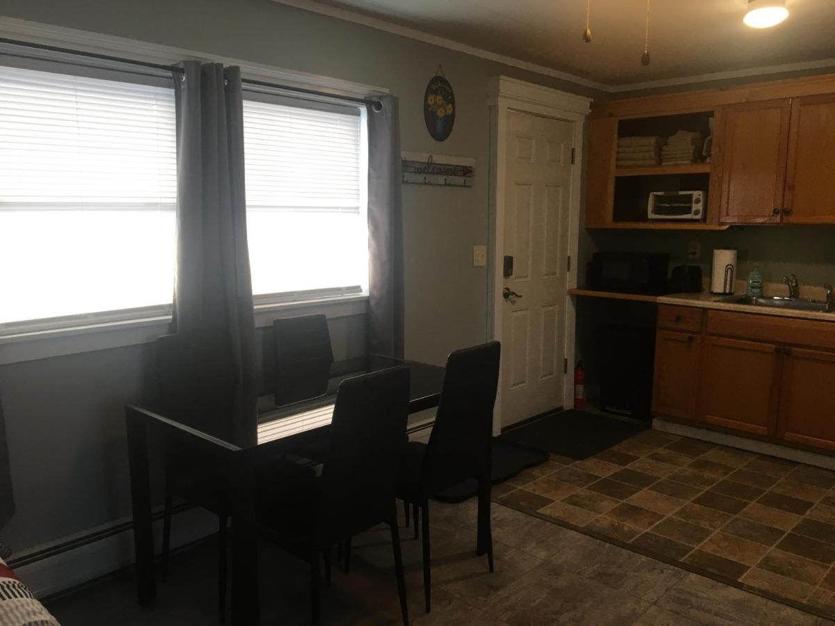 Home Away From Home, Recently Renovated North Troy Екстер'єр фото