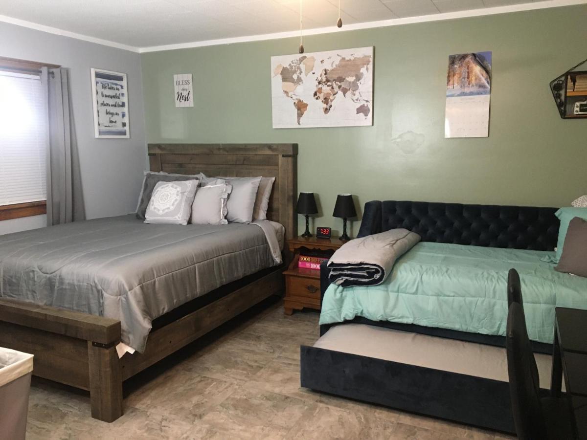 Home Away From Home, Recently Renovated North Troy Екстер'єр фото