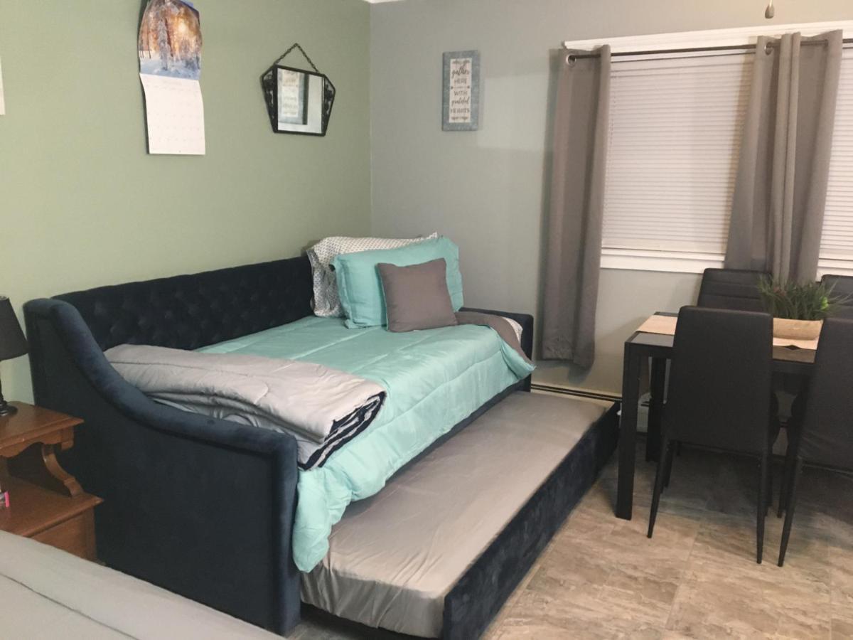 Home Away From Home, Recently Renovated North Troy Екстер'єр фото