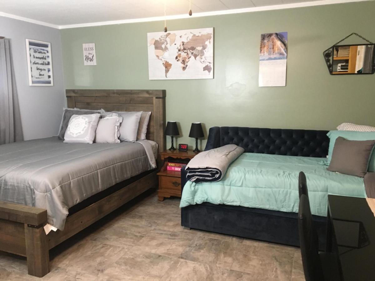 Home Away From Home, Recently Renovated North Troy Екстер'єр фото