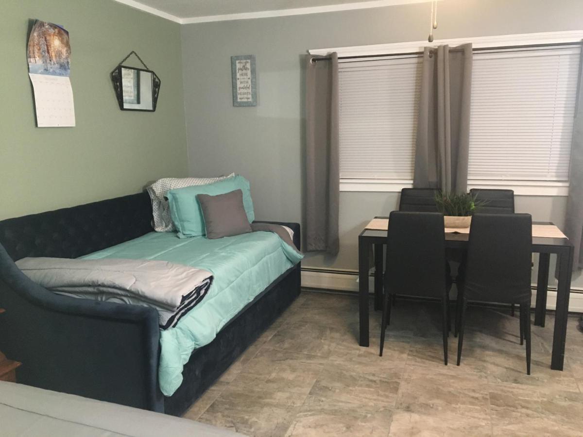 Home Away From Home, Recently Renovated North Troy Екстер'єр фото